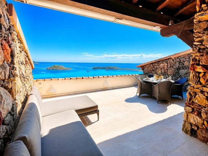 Appartamento per 4 persone, con Terrazza e Piscina nonché Panorama a Capo Coda Cavallo