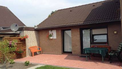 Ferienwohnung für 2 Personen, mit Garten und Sauna, kinderfreundlich in Ditzum