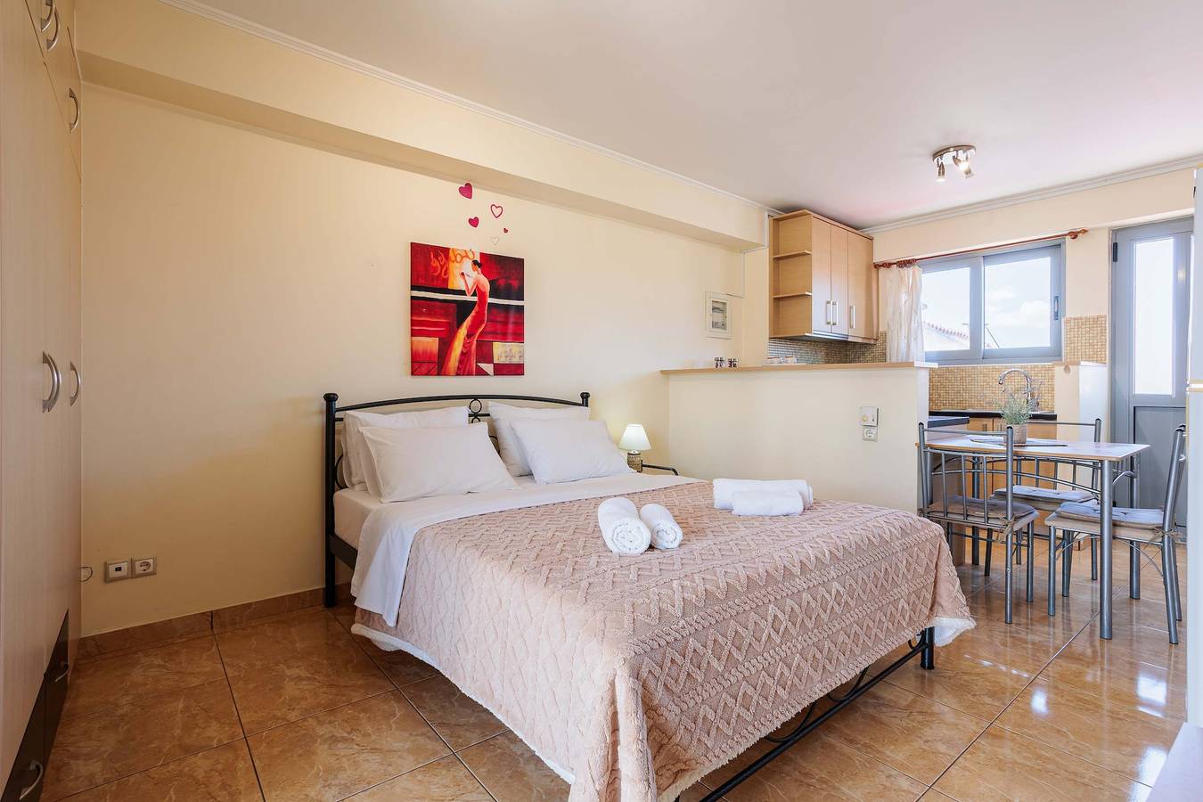 Ganzes Studio, Studio with Balcony Steps from Filiatra Square in Golf von Kyparissia