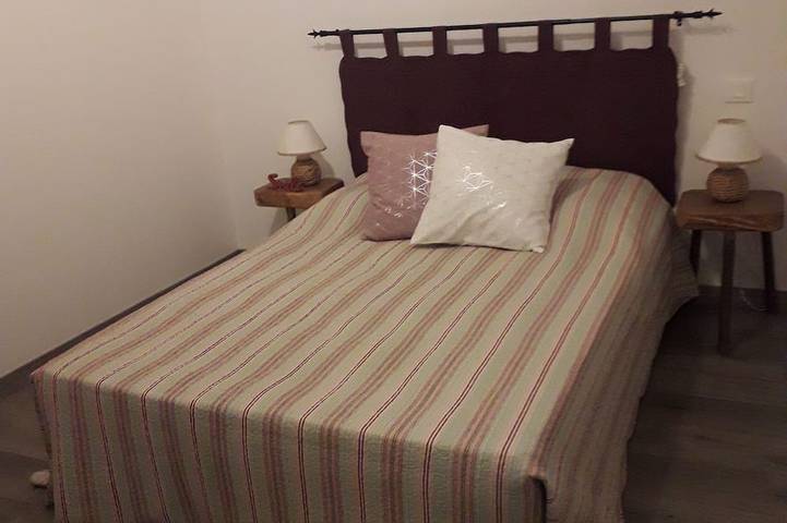 Location de vacances pour 6 personnes, avec jardin à La Chapelle-de-Bragny - 3