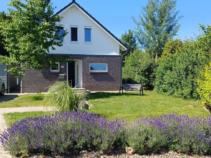 Ferienhaus für 5 Personen, mit Balkon und Terrasse sowie Garten in Kalkhorst