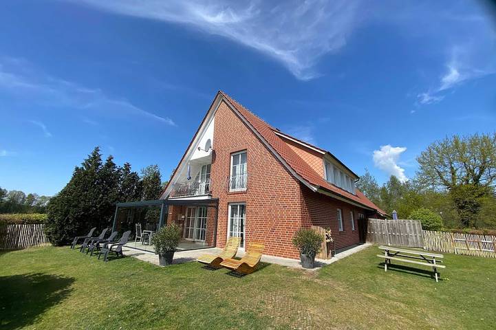 Ferienhaus für 12 Personen, mit Balkon und Whirlpool sowie Garten und Sauna in Emsbüren