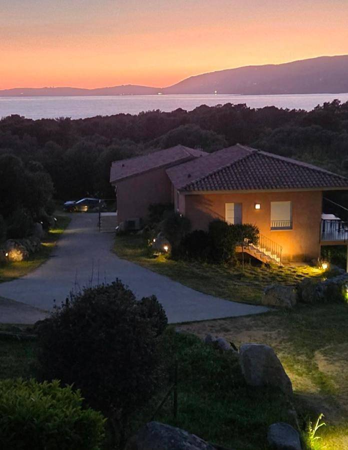 Gîte pour 4 personnes, avec Balcon ainsi que Terrasse et Jardin dans Plage de Tenutella - 2