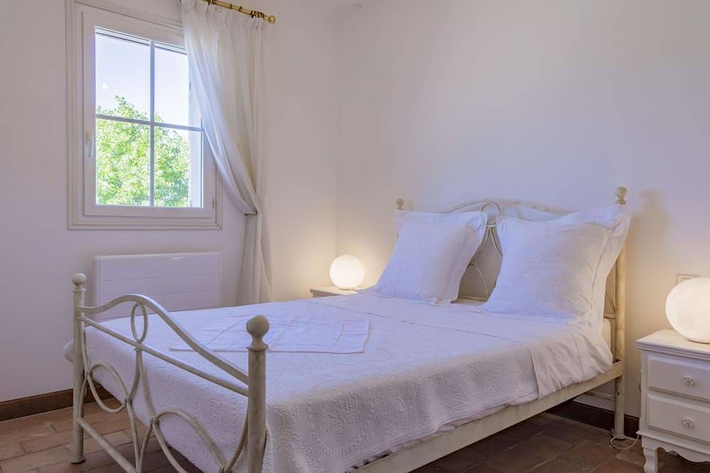 La Fabrique by Interhome in Villelaure, Parque natural regional del Luberon