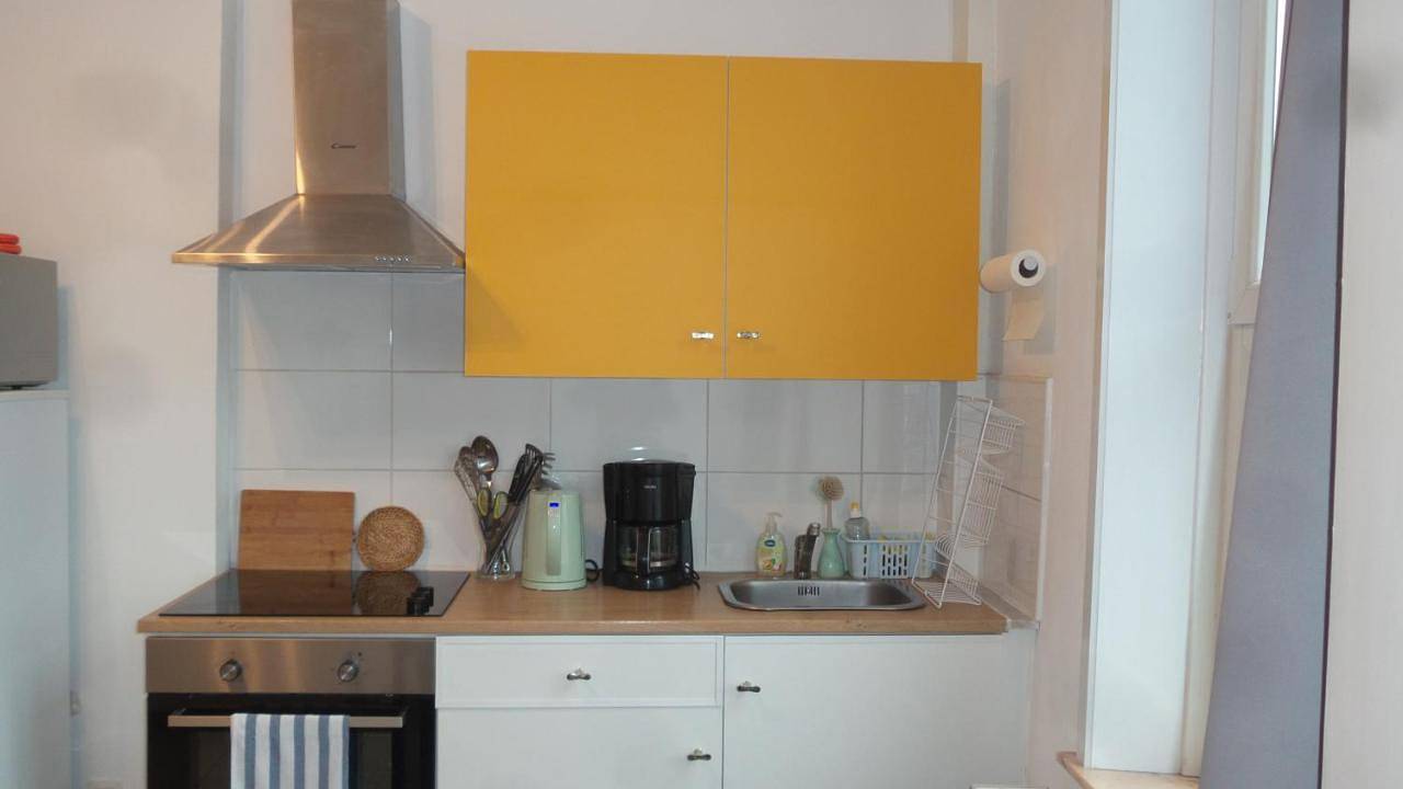Appartement entier, One-Bedroom Apartment in Charleroi, Hainaut