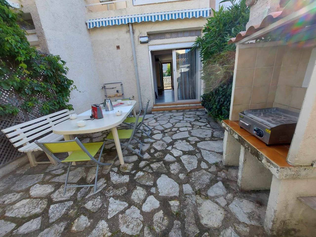 Maison climatisée rénovée 2 pièces, 2 cabines avec terrasses à 500m de la plage, parking inclus in Grau-d'Agde, Agde