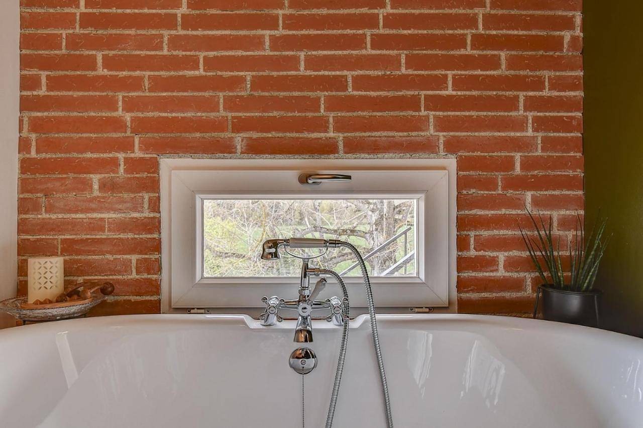 Family Room with Bathroom in Baziège, Canal du Midi