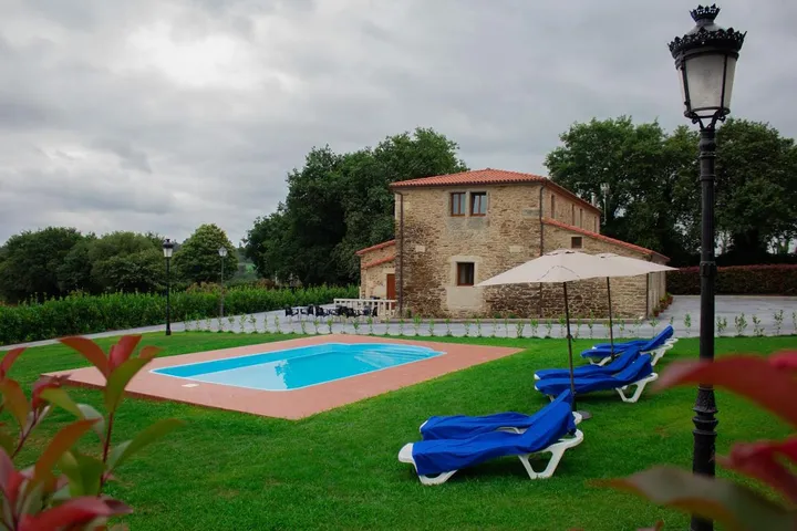 Maison de campagne pour 3 personnes, avec vue ainsi que piscine et jardin - 1