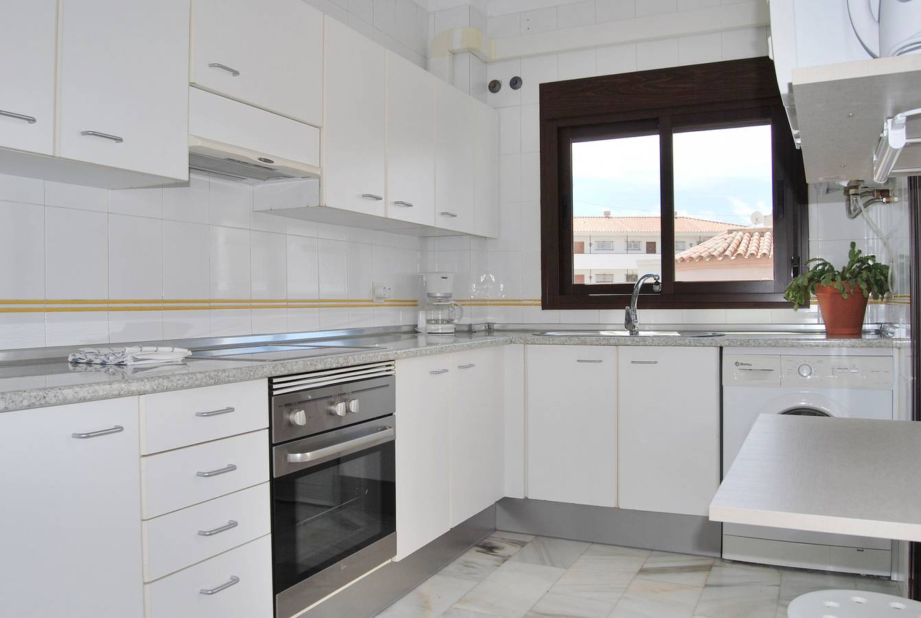 Hel leilighet, Ferieleilighet for 4 personer med balkong in Playa Carabeíllo, Nerja