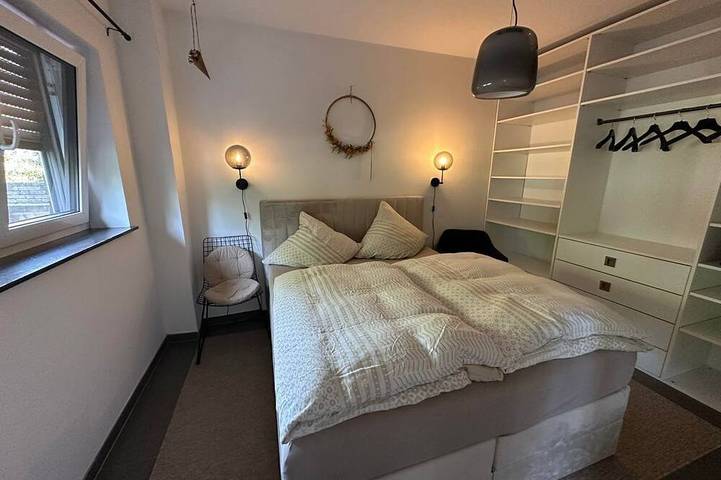 Ganze Wohnung, Ferienwohnung am Hölzbach - Ferienwohnung am Hölzbach mit Gartenblick in Weiskirchen, Saar-Nahe-Bergland