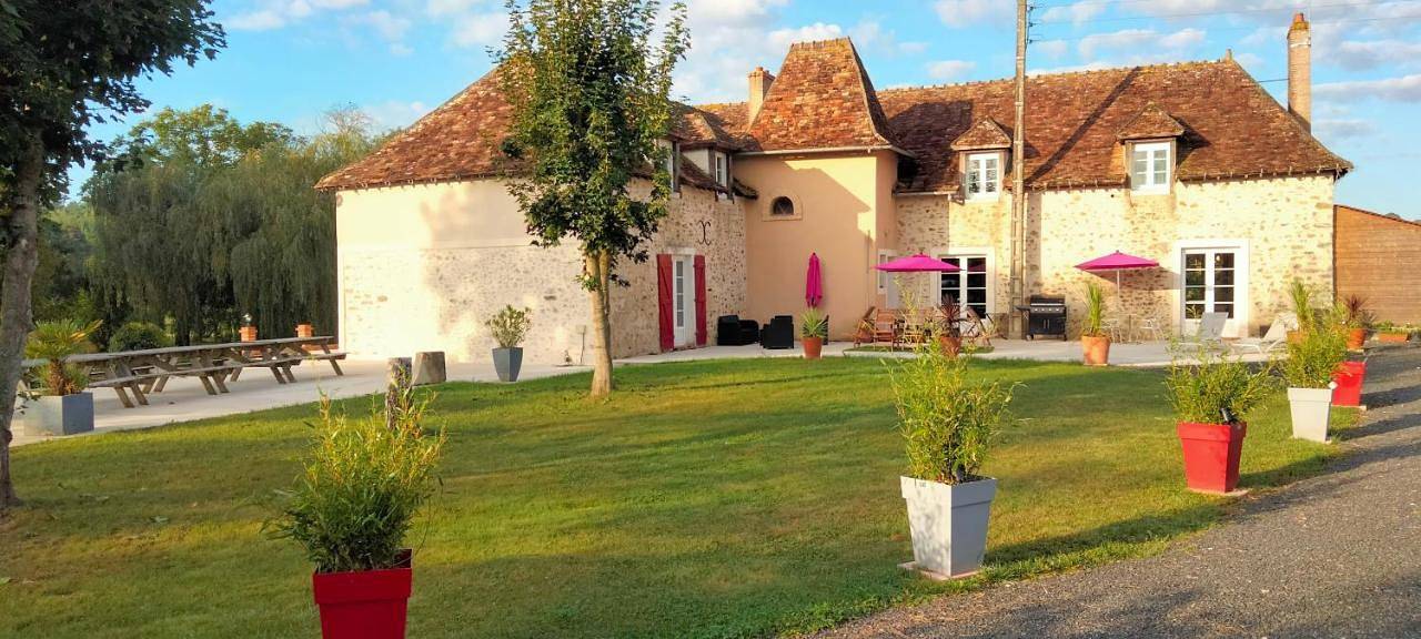 Six-Bedroom House in Brûlon, Sarthe