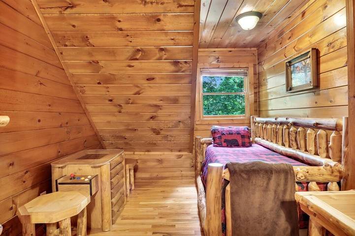 Log cabin for 9 people, with balcony and hot tub, with pets in Dollywood