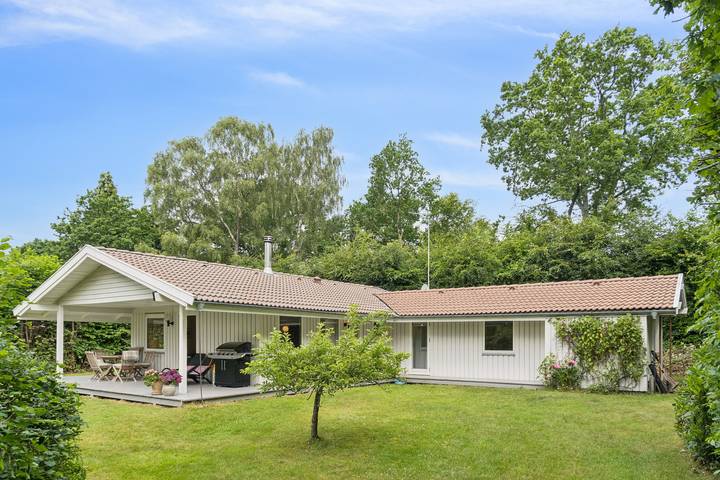 Feriehus for 6 personer, med Terrasse og Hage i Hornbæk