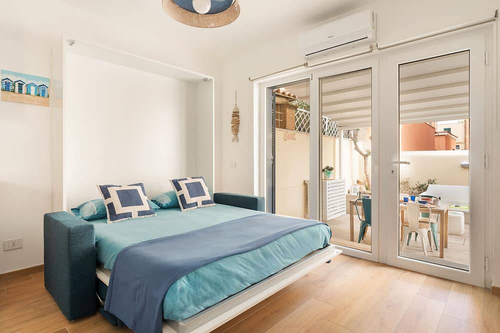Apartamento entero, La Caravella 2 :beachfront, new and charming apartment in the center. in Ostia, Roma