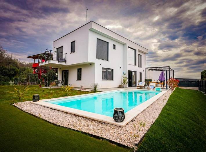 Ferienhaus für 8 Personen, mit Garten und Pool sowie Ausblick