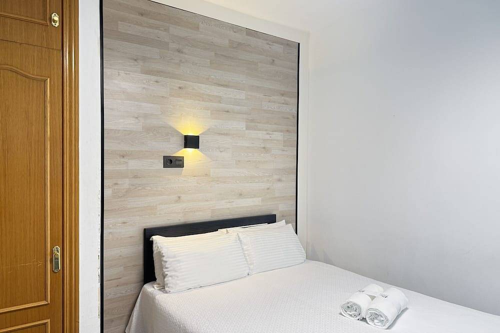 Bright Double Room with Bathroom Gran Via | 035 in Centro (Madrid), Madrid