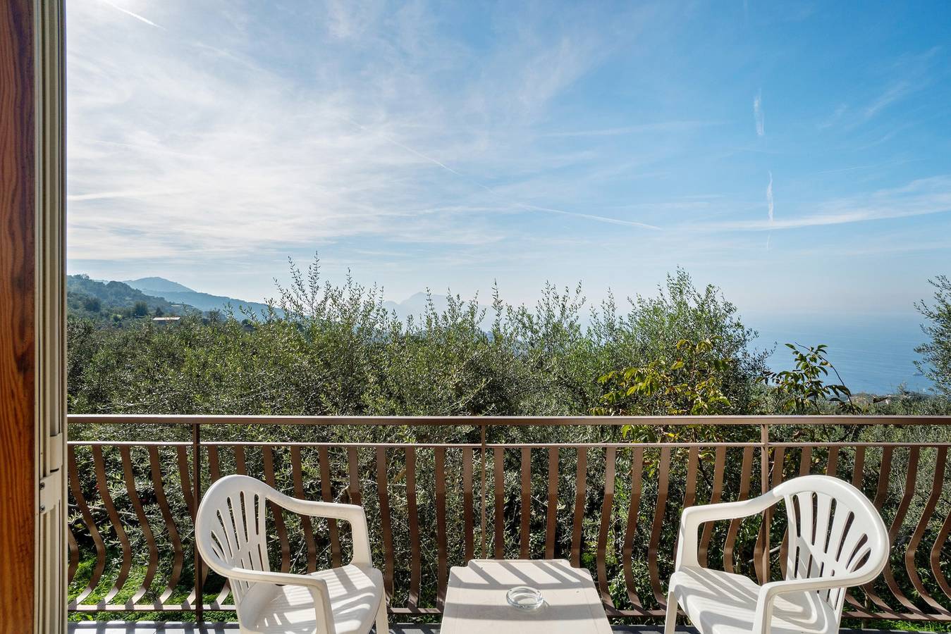 Entire apartment, Apartment 'Il Sogno Di Giuseppe' with Sea View, Wi-Fi and Air Conditioning in Naples Province