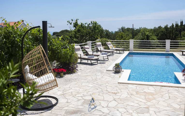 Charming 5-Br villa for 10 with swimming pool surrounded by nature in Zaton, Grad Dubrovnik