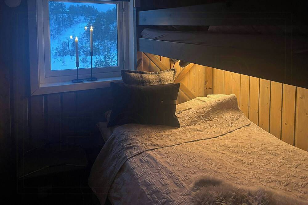 Renovierte Hütte mit hohen Decken und Blick auf die Natur in Evje og Hornnes