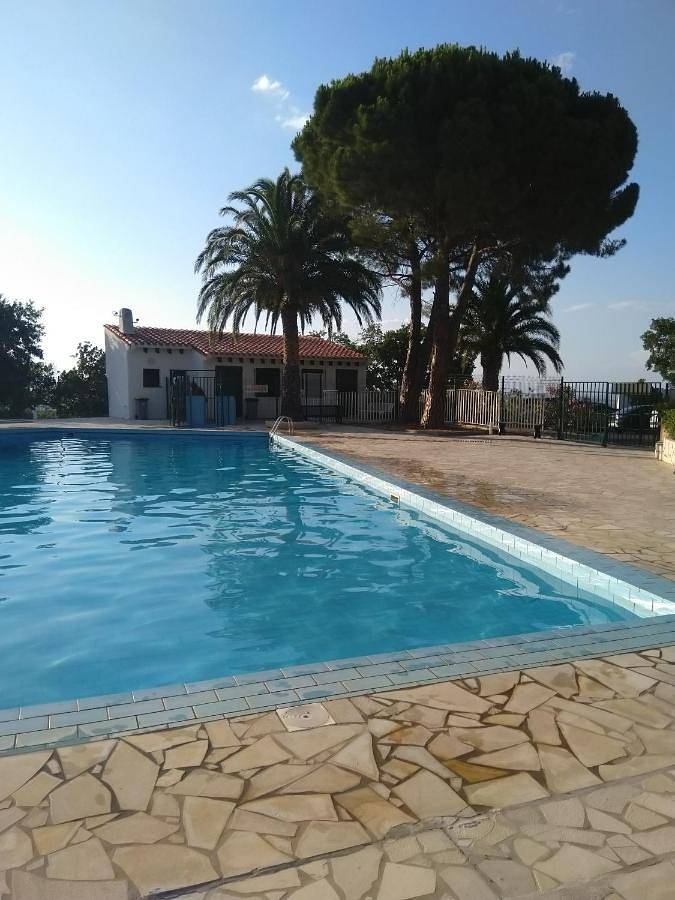 Location de vacances pour 2 personnes, avec vue ainsi que piscine et jardin à Laroque-des-Albères - 4