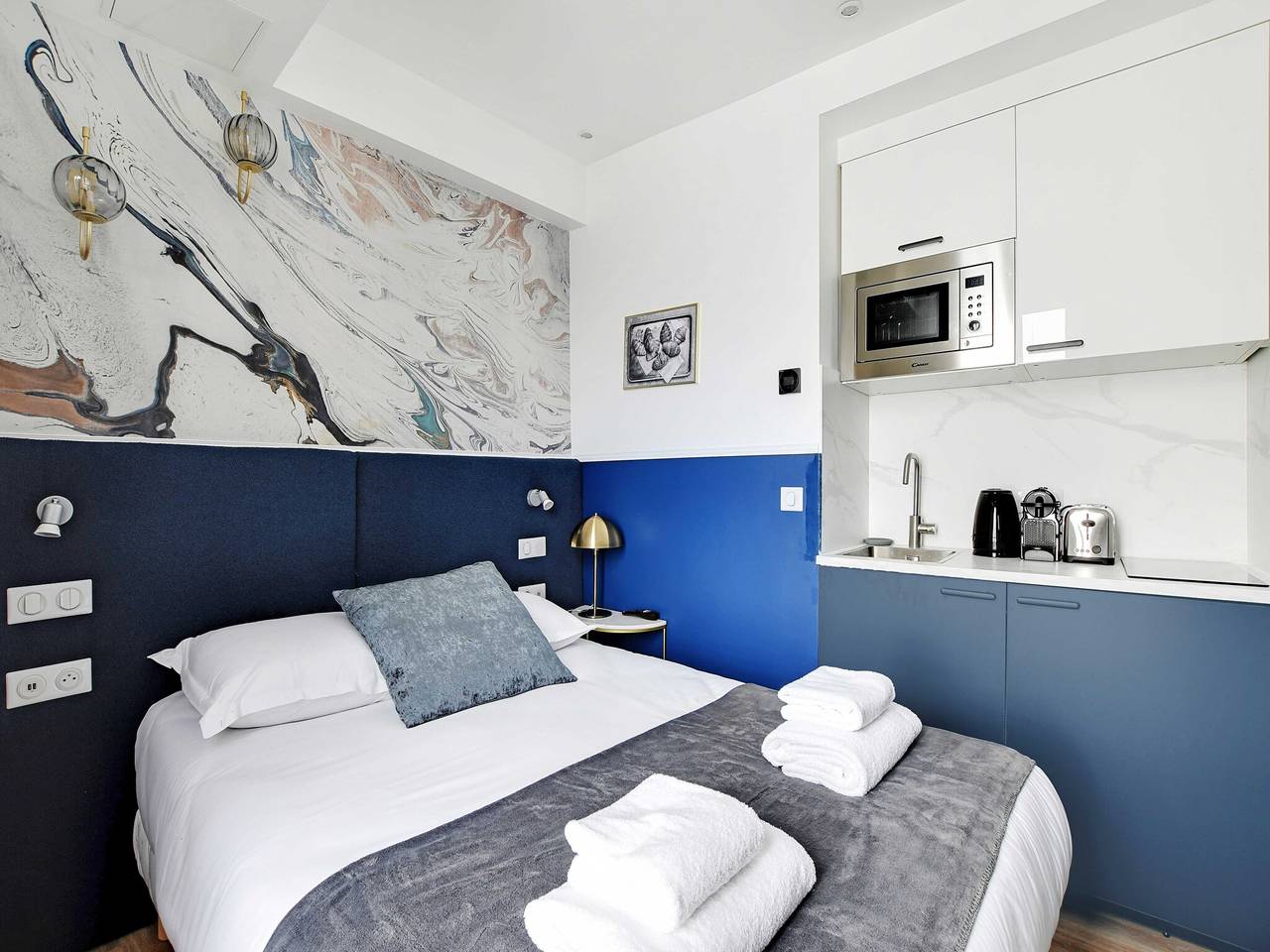 Ganze Wohnung, Ruhige Oase für 2 Personen mit Klimaanlage – in der Nähe von Montmartre in Paris, Ile de France