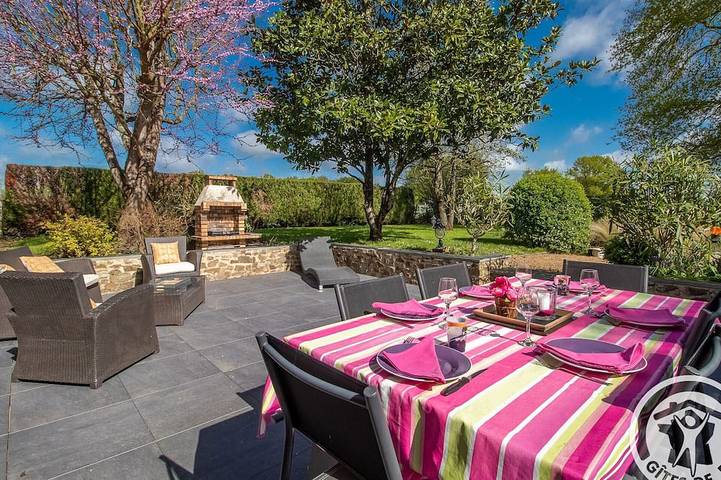 Gîte pour 4 personnes, avec jardin à Morannes