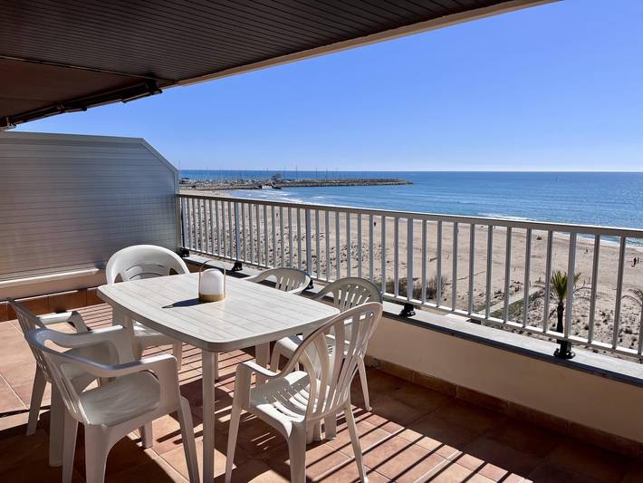 Ganze Ferienwohnung, Großzügige Ferienwohnung direkt am Meer mit traumhaftem Ausblick in Platja de l'Estany - el Mas Mel (Calafell), Calafell