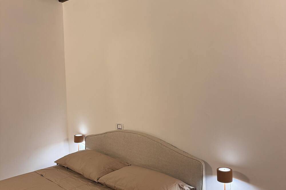 Entire apartment, Apartment with 2 Double Bedrooms and 2 Bathrooms, Historic Center Albano Laziale in Albano Laziale, Parco Regionale dei Castelli Romani