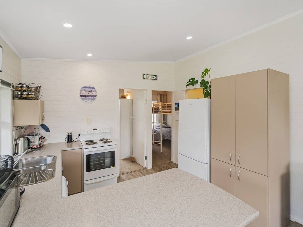 Bach Life on Seabreeze - Whangamata Holiday Home in Waikato