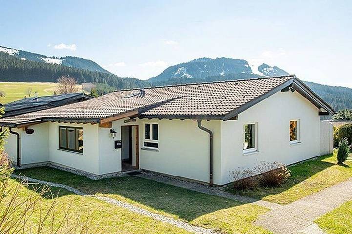 Ferienpark für 4 Personen, mit Pool und Terrasse sowie Garten, mit Haustier in Nesselwang