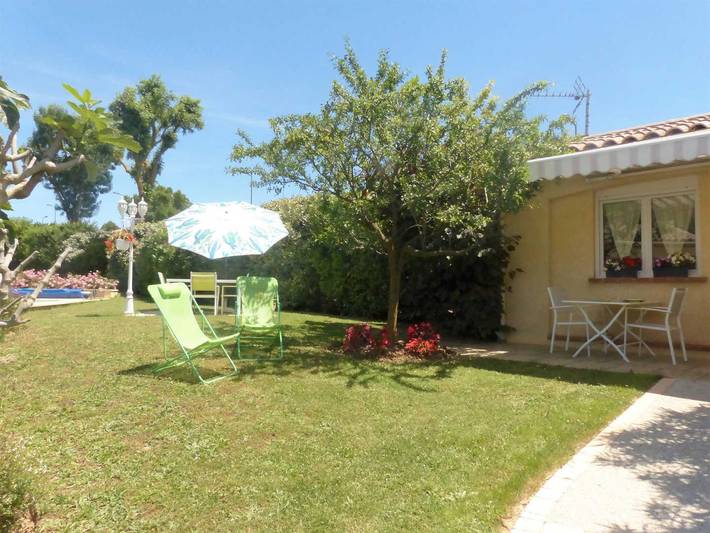 Gîte pour 2 personnes, avec Terrasse ainsi que Jardin et Piscine