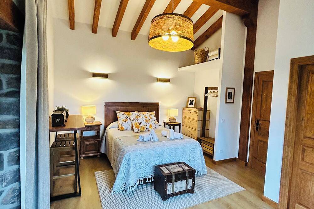 Casa con vistas increíbles 360º a espectacular y único paisaje de montaña. in La Pedrosa, San Roque de Riomiera