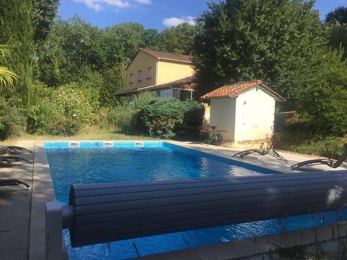 Ferienwohnung für 2 Personen, mit Terrasse und Garten sowie Pool und Ausblick
