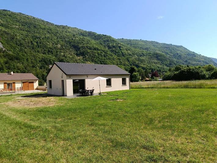 Location de vacances pour 6 personnes, avec Terrasse ainsi que Jardin et Vue à Vicdessos (homonymie)