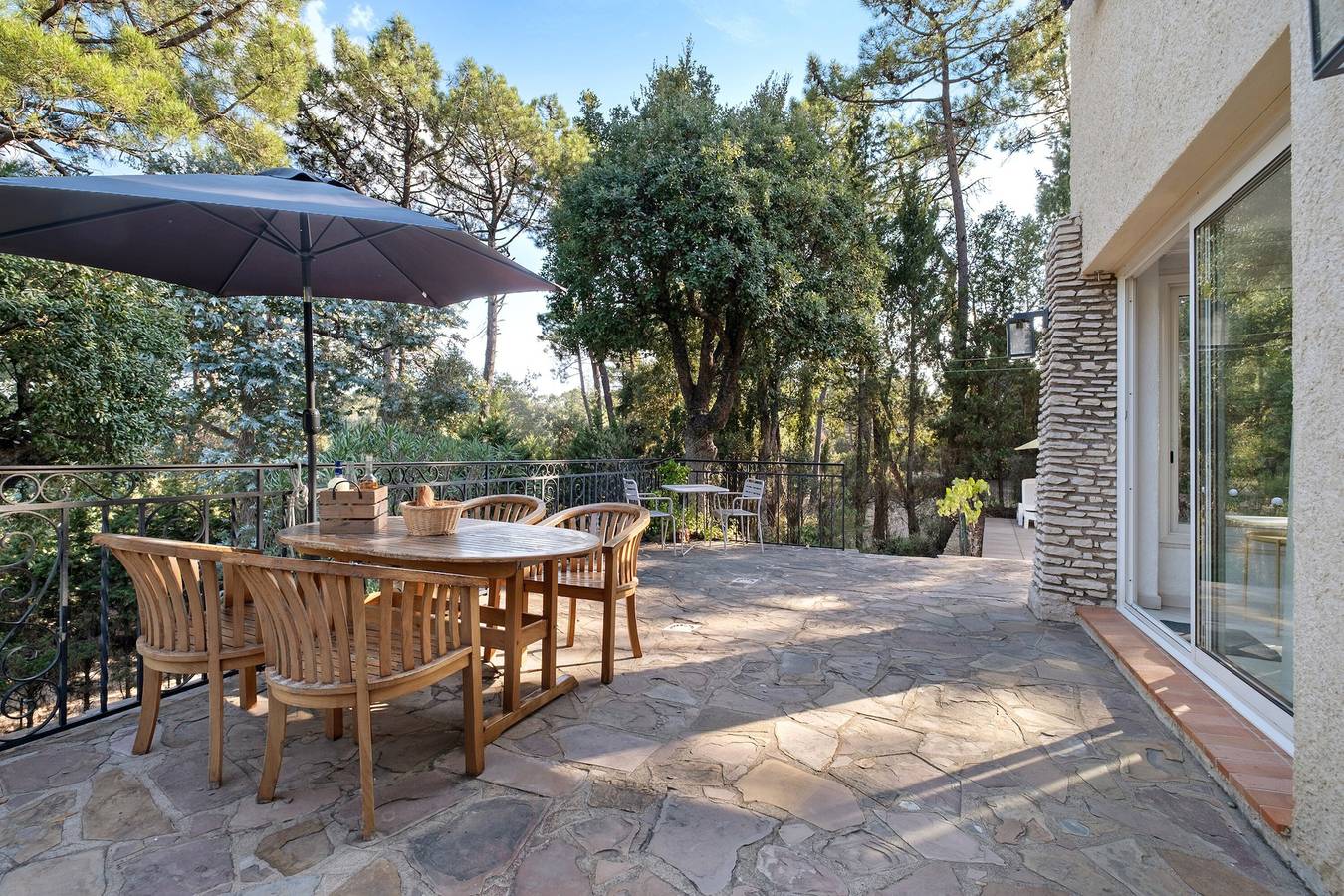 Holiday Home 'Villa La Crausada Dei Camins' with Shared Pool, Private Terrace and Wi-Fi in Fréjus, Medelhavskusten (Frankrike)