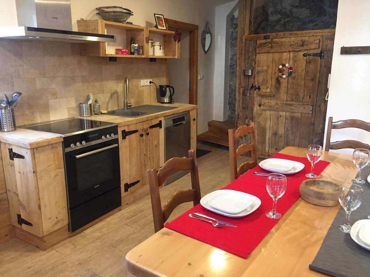Appartement entier, Two-Bedroom Apartment in Val-des-Prés, Région de Briançon