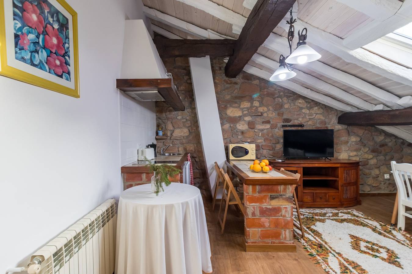 Landhaus 'Casa Velarde Apto 1' mit Bergblick, privatem Garten und Wlan in Torrelavega, Kantabrische Küste