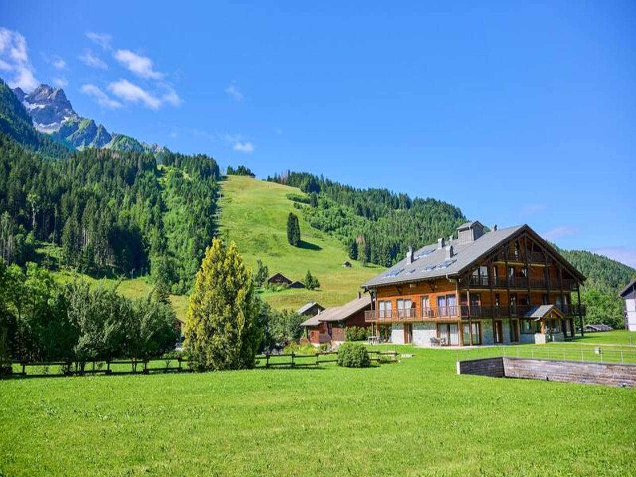 Entire apartment, Apartment in Portes du Soleil with Spa in Abondance, Les Portes du Soleil