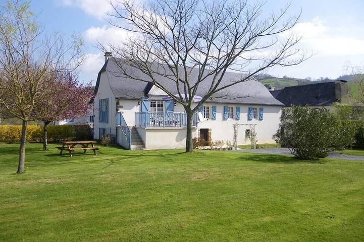 Location de vacances pour 6 personnes, avec Jardin à Montory