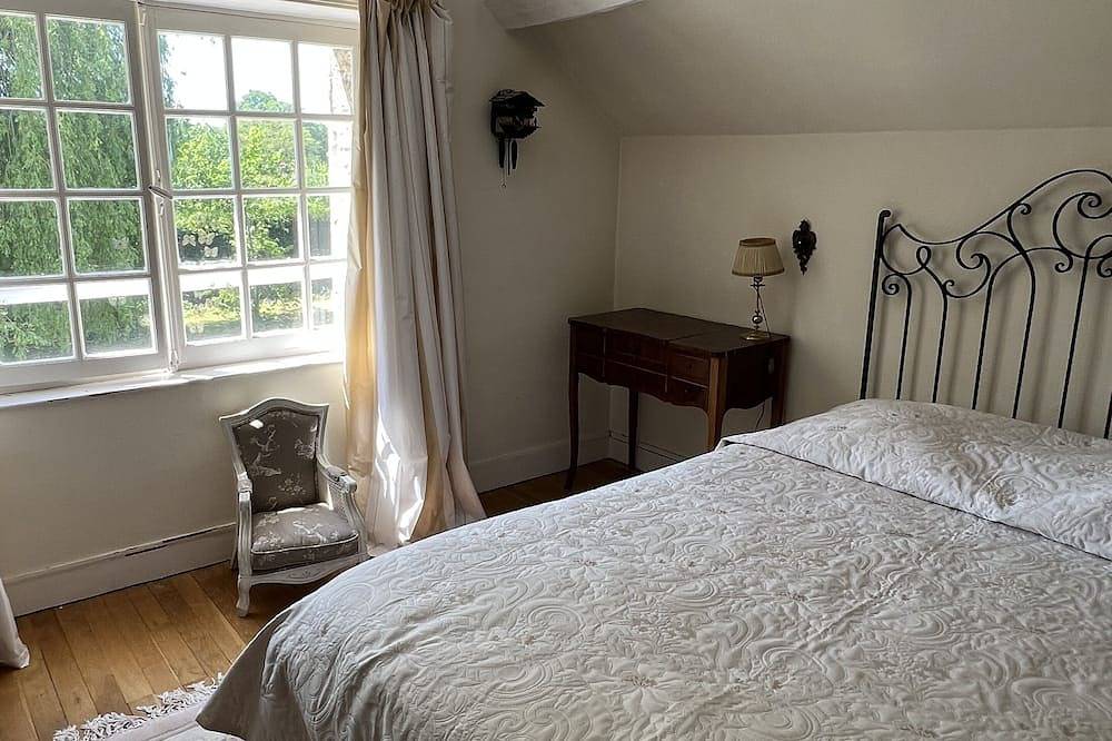 Riverside Character House With Outbuilding in Ménilles, Évreux region