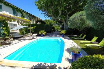 Gîte pour 6 personnes, avec jardin et piscine, animaux acceptés à Cabannes