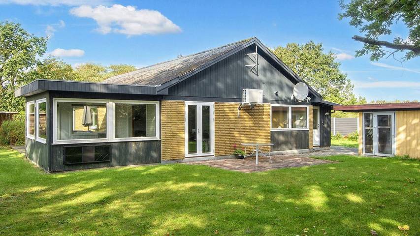 Ferienhaus für 9 Personen, mit Terrasse und Sauna sowie Whirlpool, mit Haustier in Stauning