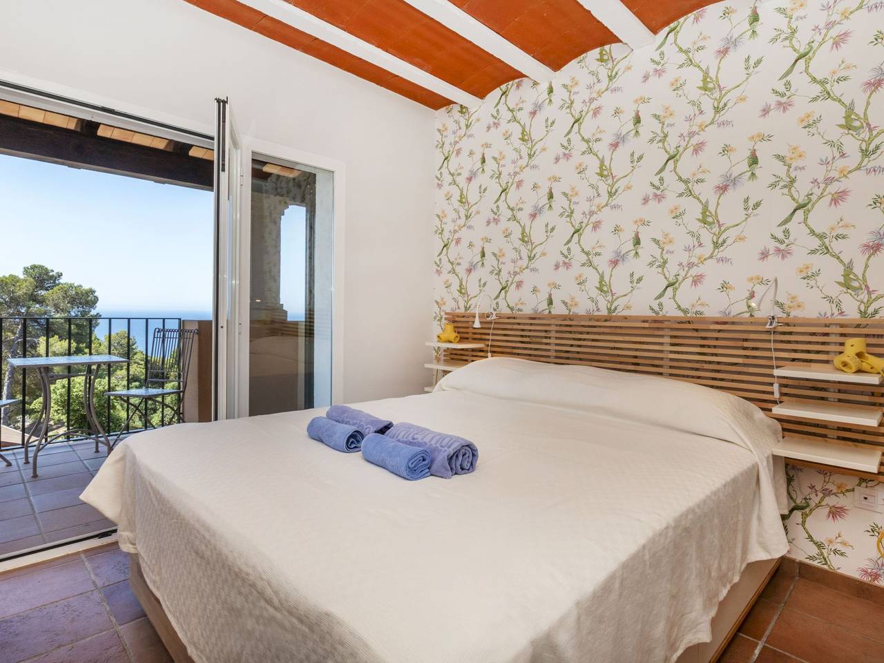 Lola in Santa Maria de Llorell, Tossa de Mar