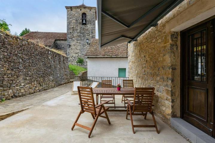 Chalet para 11 personas, con vistas y jardín, Se admiten mascotas en La Jacetania - 2