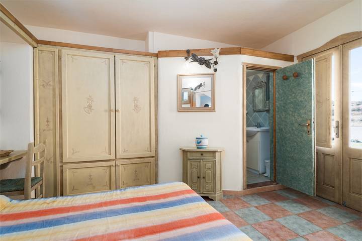 Monolocale intero, Studio 'Sa Burrida' Relax vicino al mare con giardino e Wi-Fi in Posada, Provincia di Nuoro