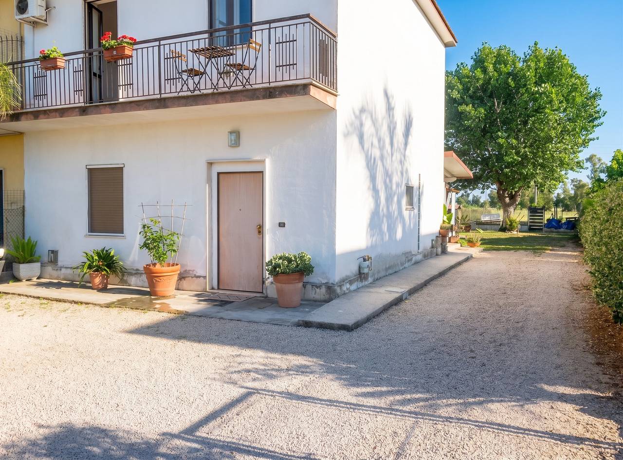Ganze Wohnung, Gemütliche Wohnung in Cioccatelli, 55 m² mit Privatgarten in Latina, Pontinische Ebene