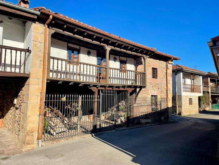 Casa rural para 21 personas, con Balcón además de Terraza y Vistas en Mazcuerras