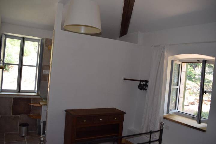 Gîte pour 6 personnes, avec terrasse et vue à Saint-Jean-de-Maruéjols-et-Avéjan - 3