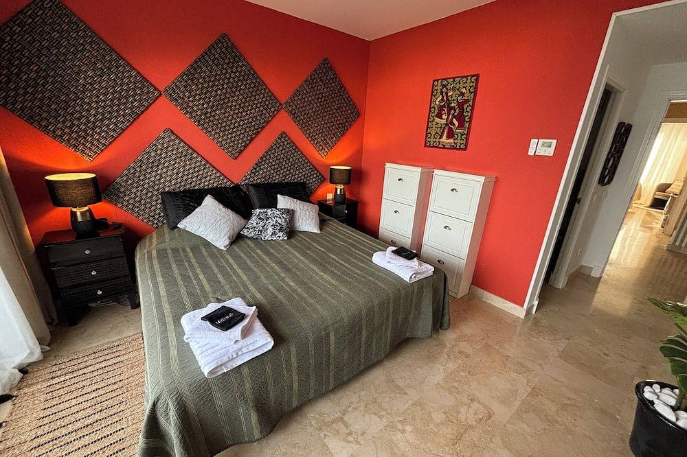 La Hacienda Golf - Alcaidesa. 4 story House, 350m from the Sea, in Playa de La Alcaidesa, San Roque