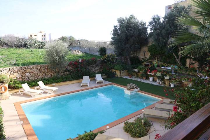 Casa de férias para 8 pessoas, com piscina e jardim e ainda varanda, adaptado a crianças - 1
